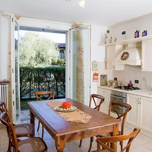 Con Giardino E Parcheggio Privato Apartment
